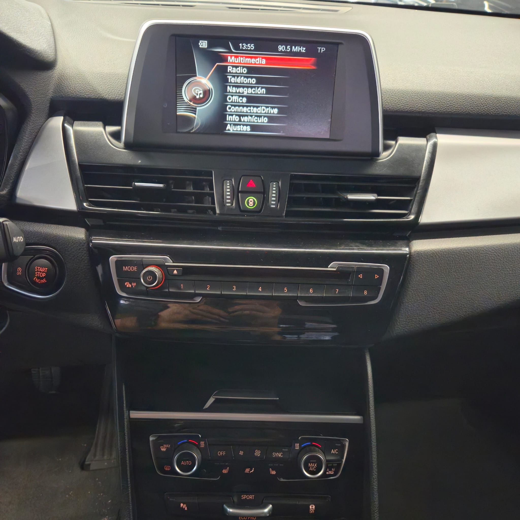 BMW 218D - Imagen 12
