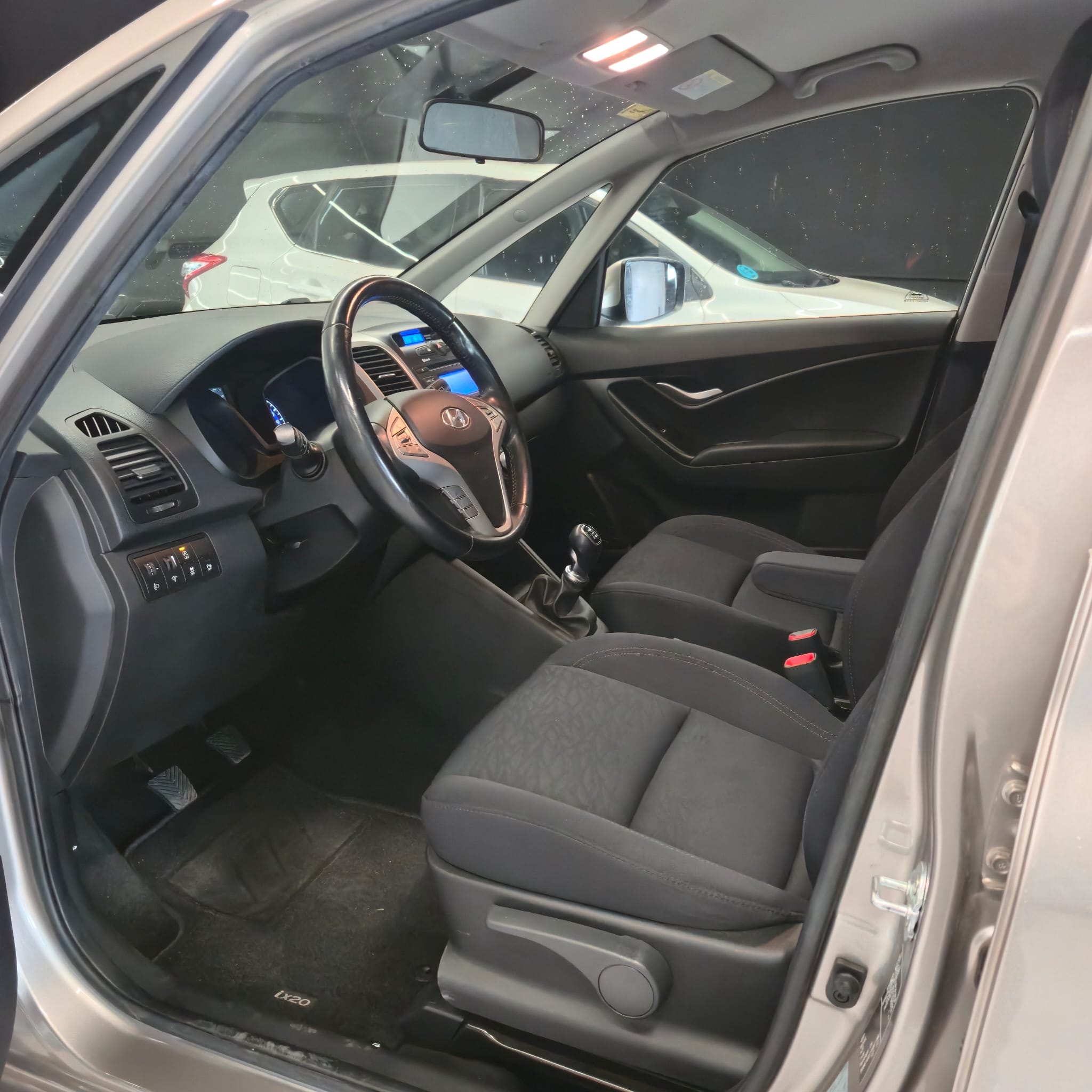 HYUNDAI IX20 - Imagen 8