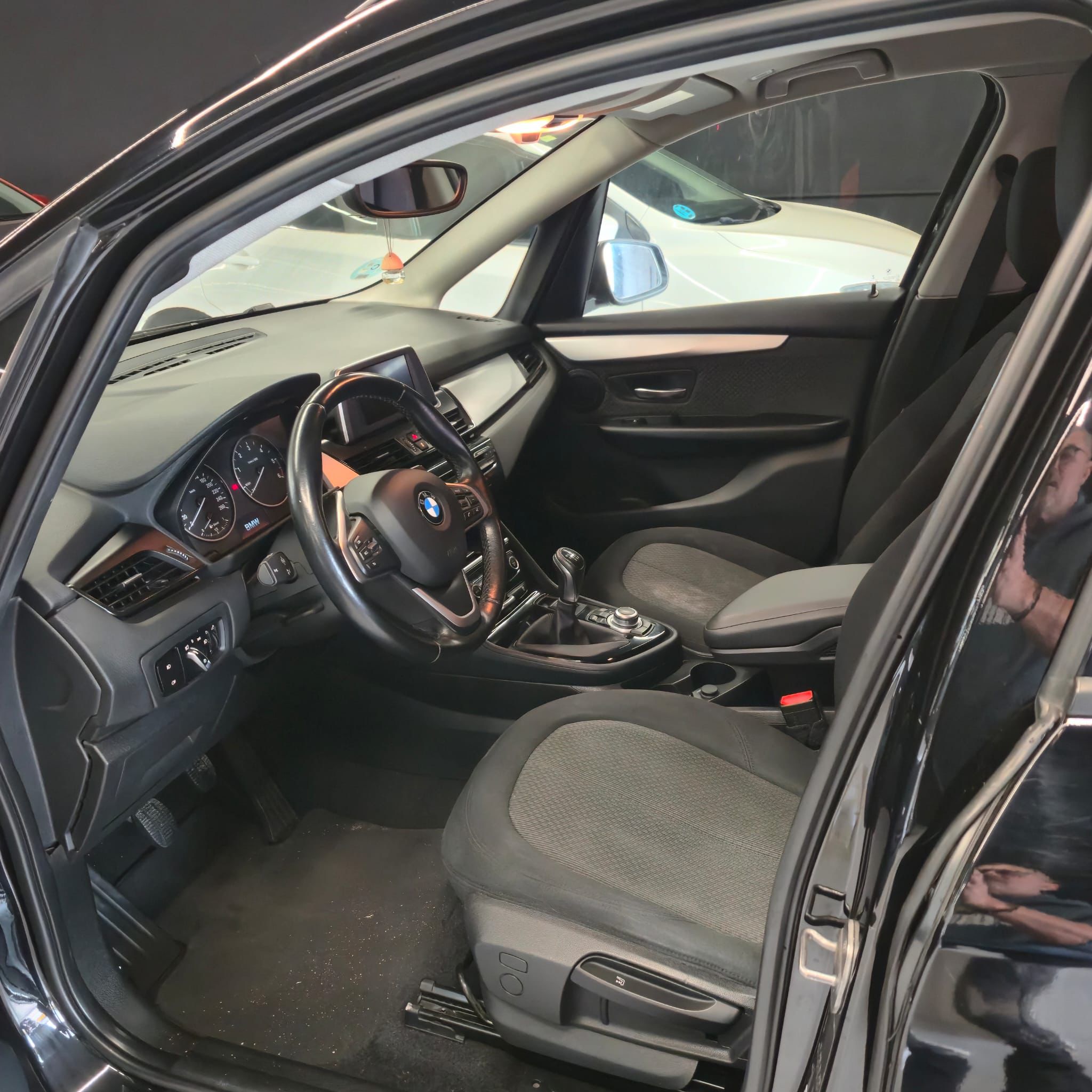 BMW 218D - Imagen 8