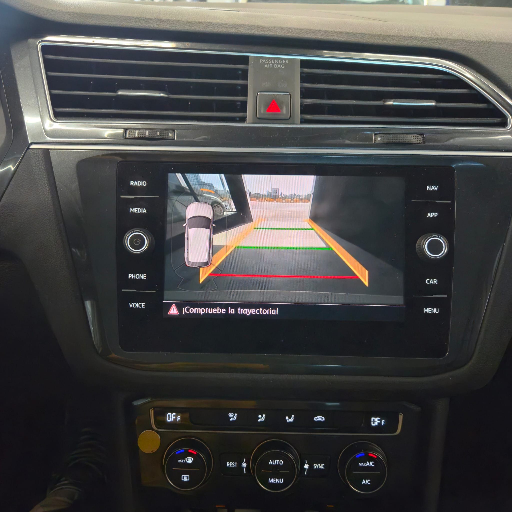 VOLKSWAGEN TIGUAN - Imagen 12