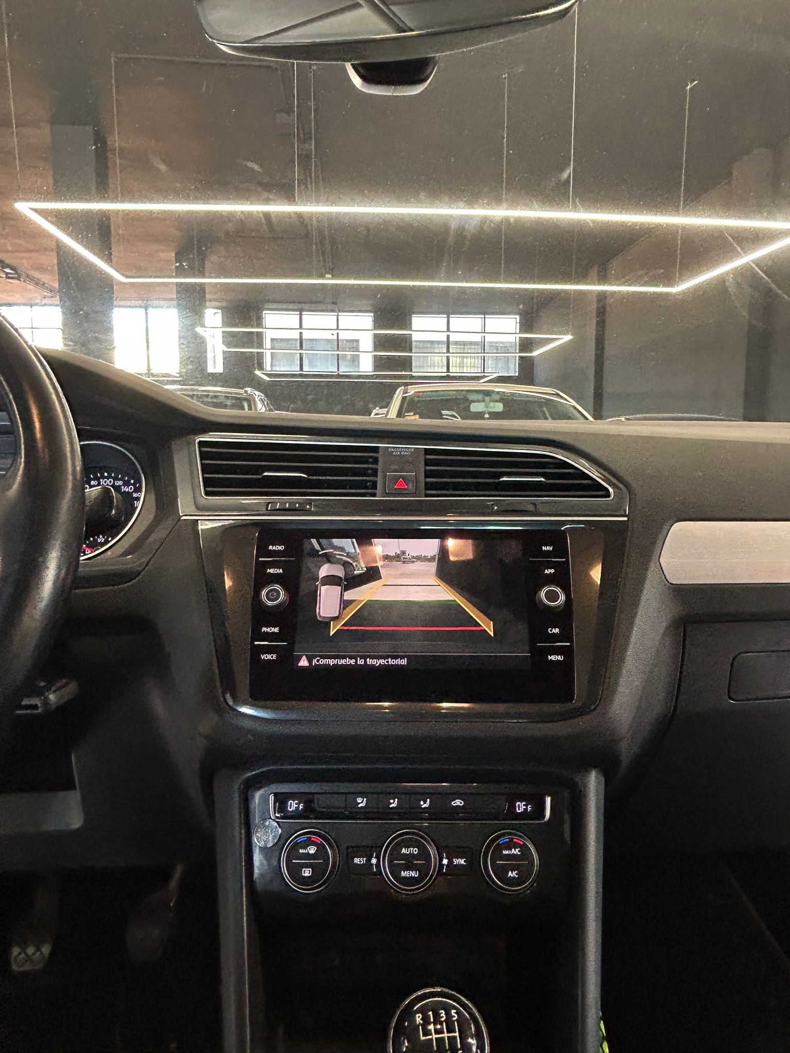 VOLKSWAGEN TIGUAN - Imagen 10