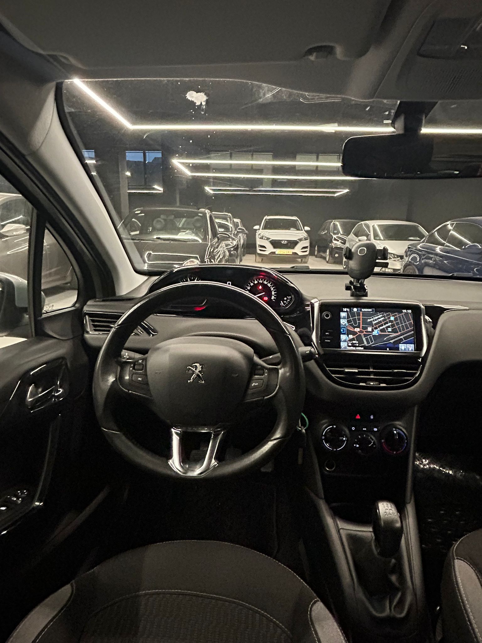 PEUGEOT 208 - Imagen 6