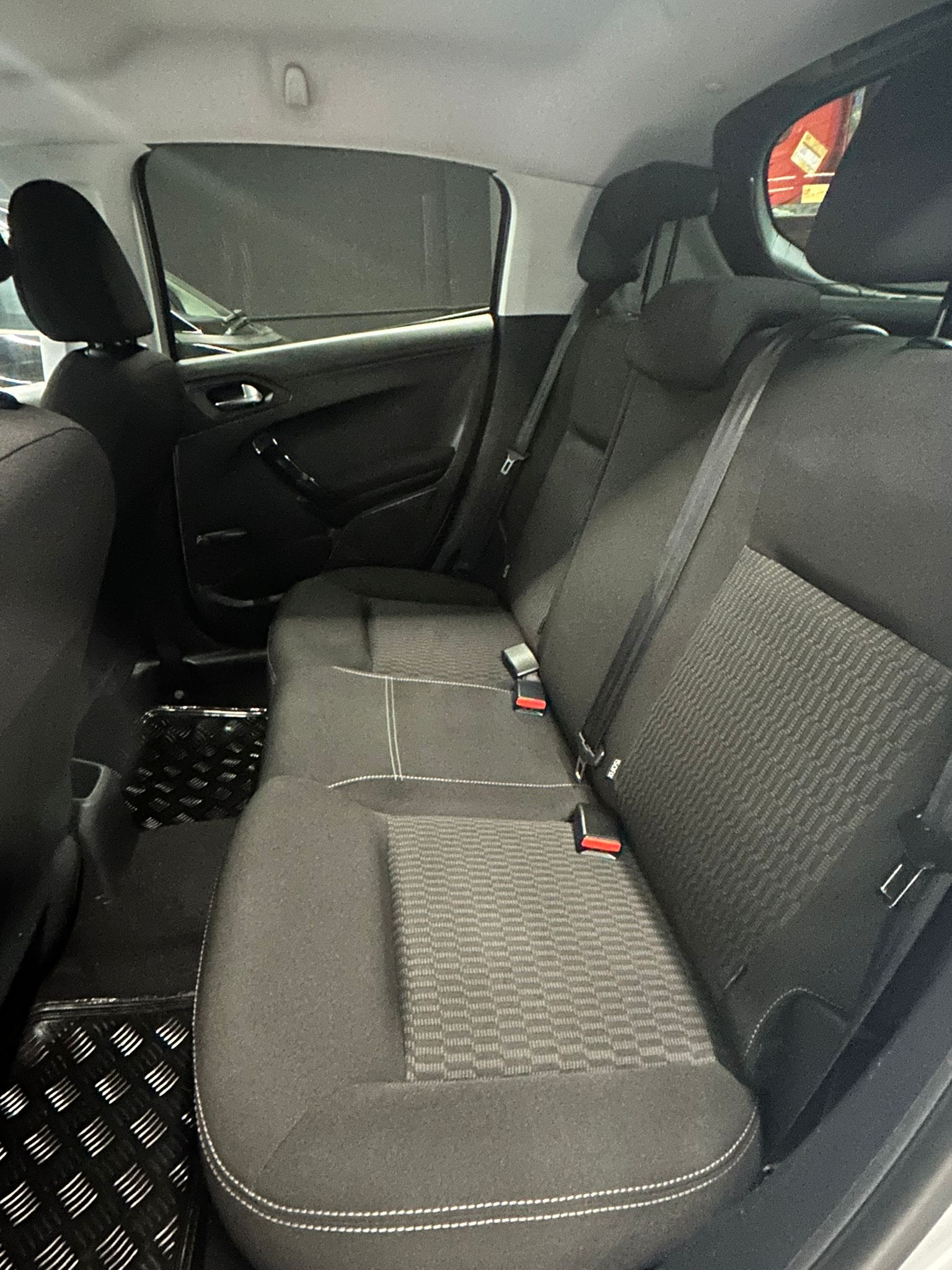 PEUGEOT 208 - Imagen 8