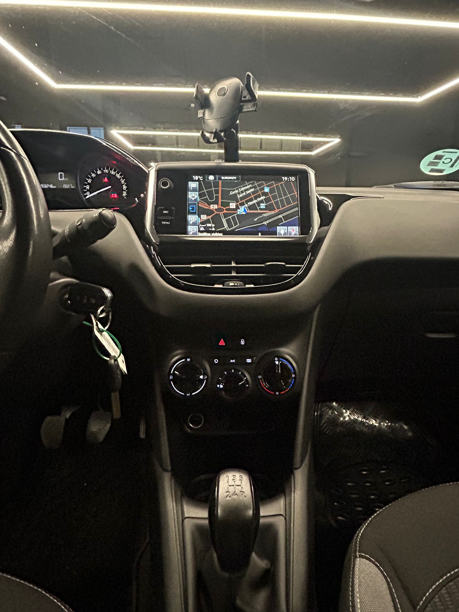 PEUGEOT 208 - Imagen 7