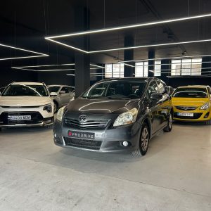 TOYOTA VERSO