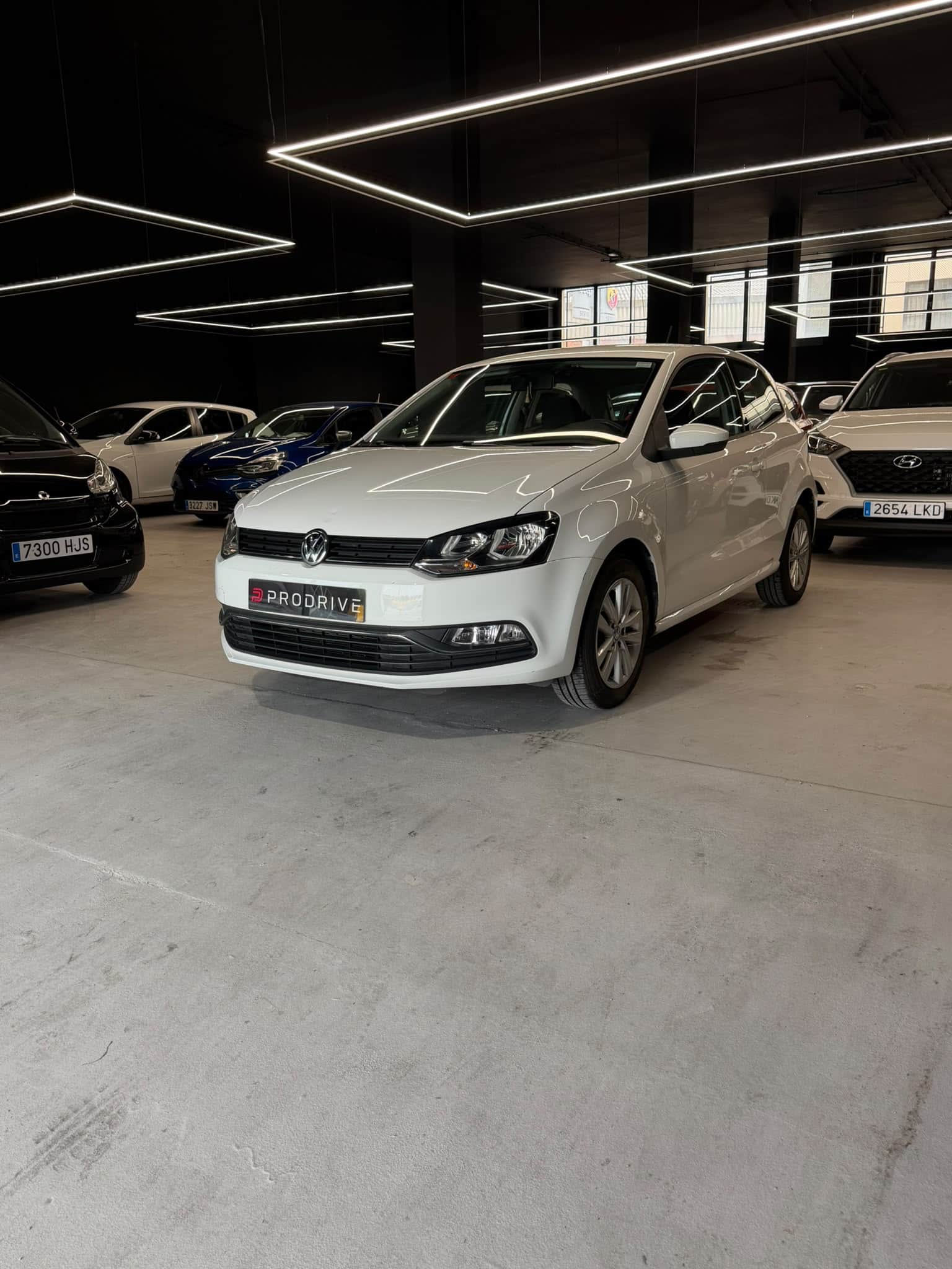 VOLKSWAGEN POLO