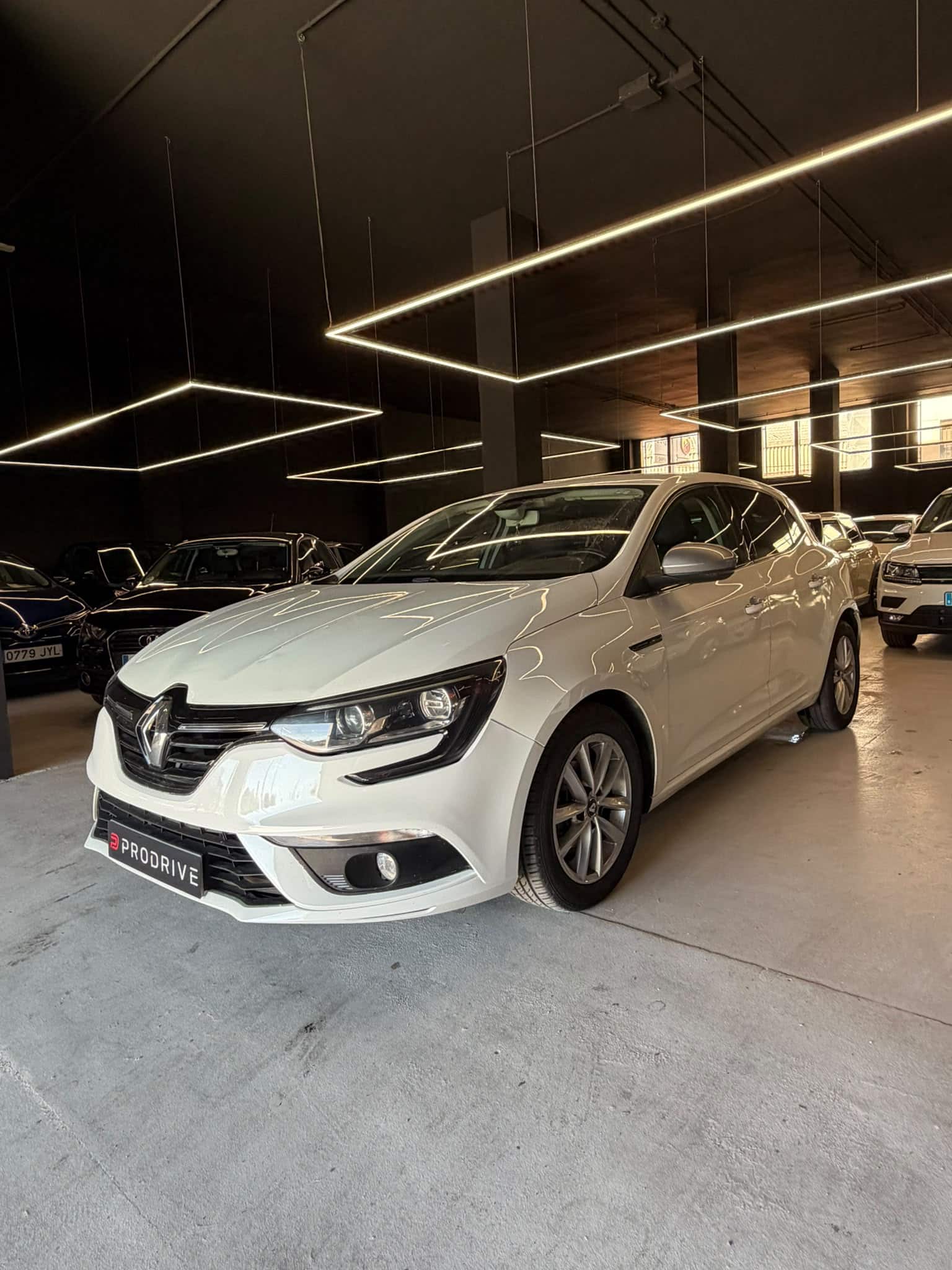 RENAULT MEGANE 2018 - Imagen 11