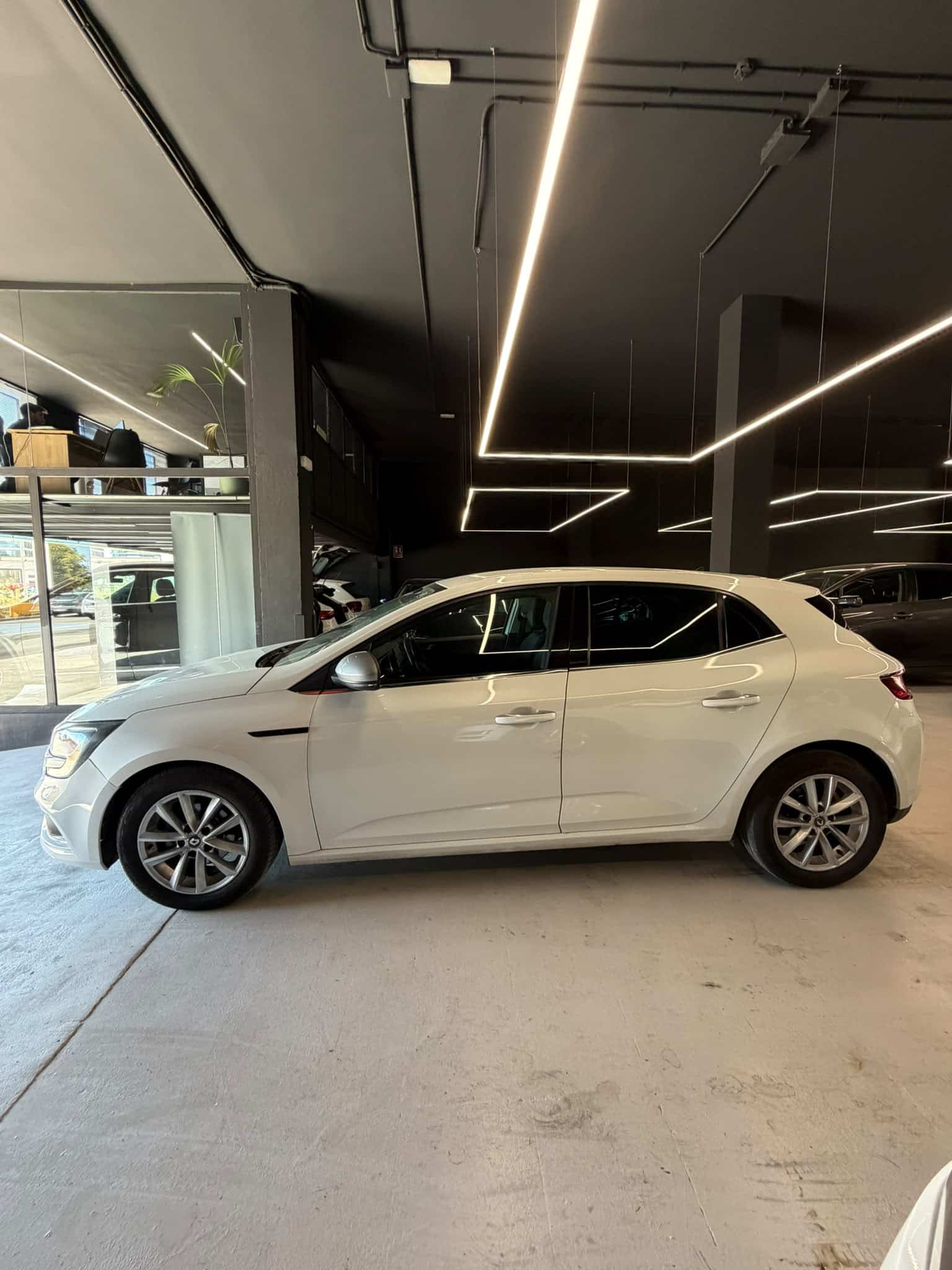 RENAULT MEGANE 2018 - Imagen 10