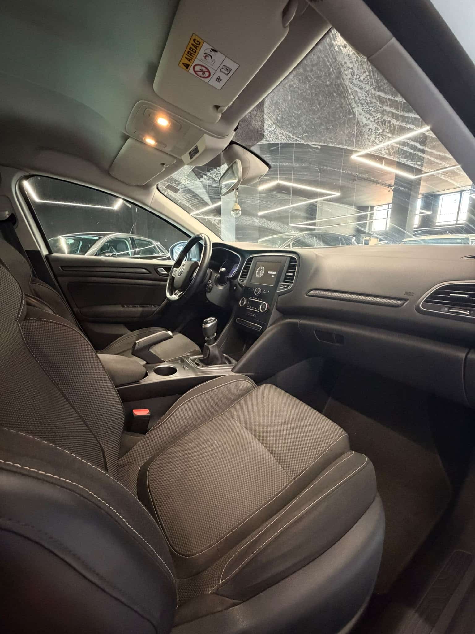 RENAULT MEGANE 2018 - Imagen 16