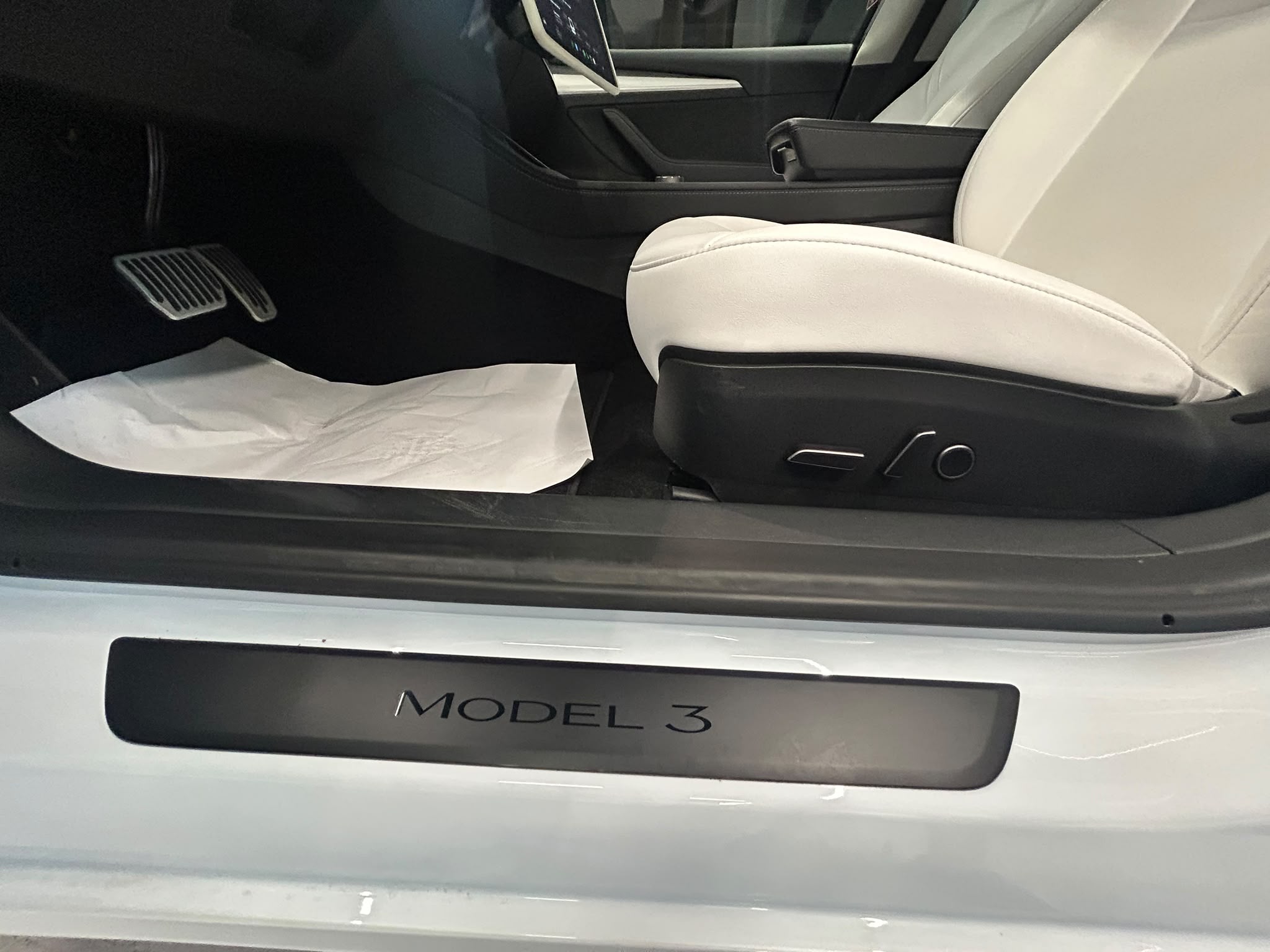 TESLA MODEL 3 - Imagen 30