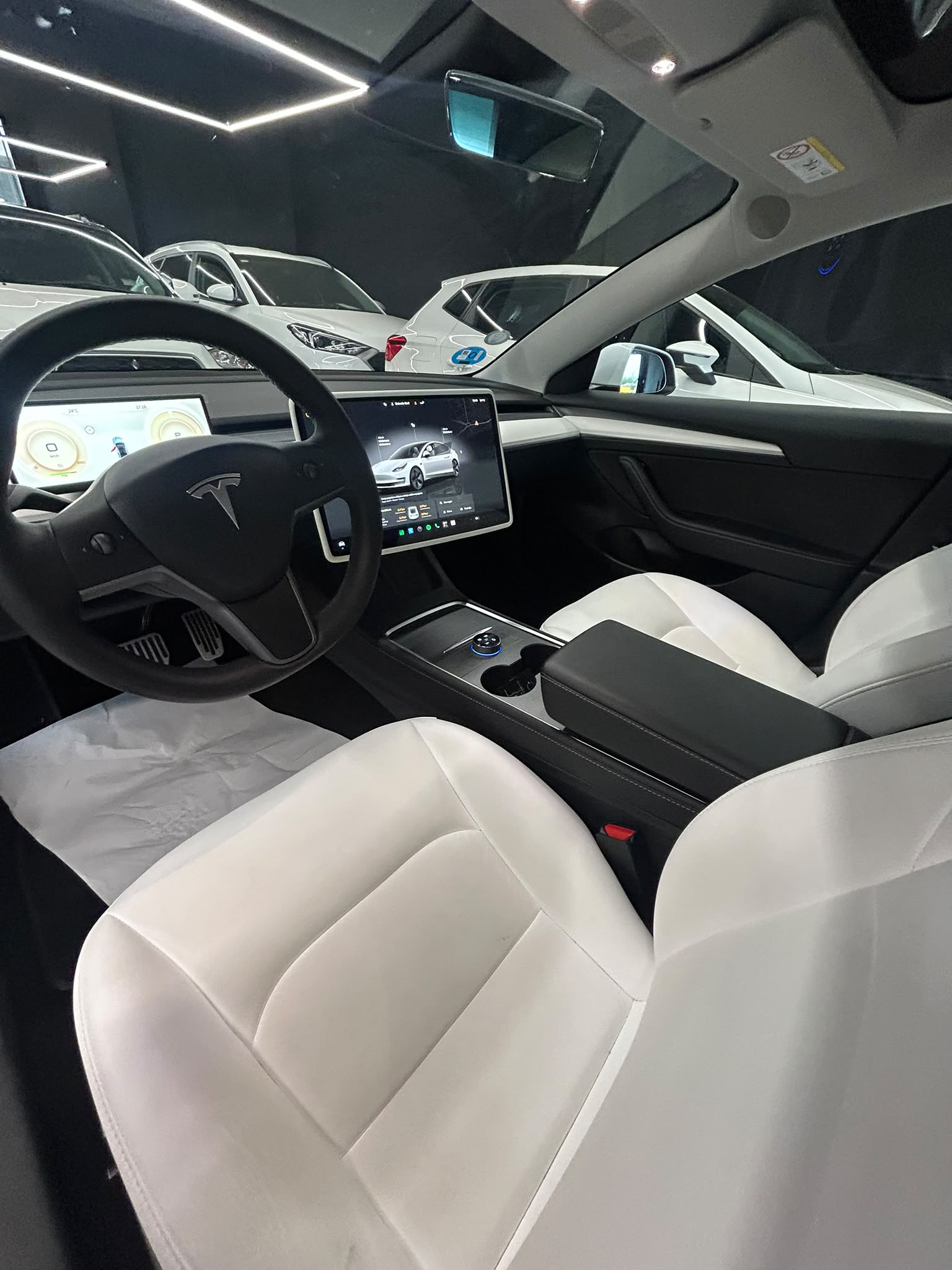 TESLA MODEL 3 - Imagen 23